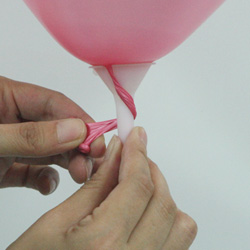 �ŏ��ɕ��D�������������a�ɂ����āA���Α��Ńo���[���̌����~�߂܂��B